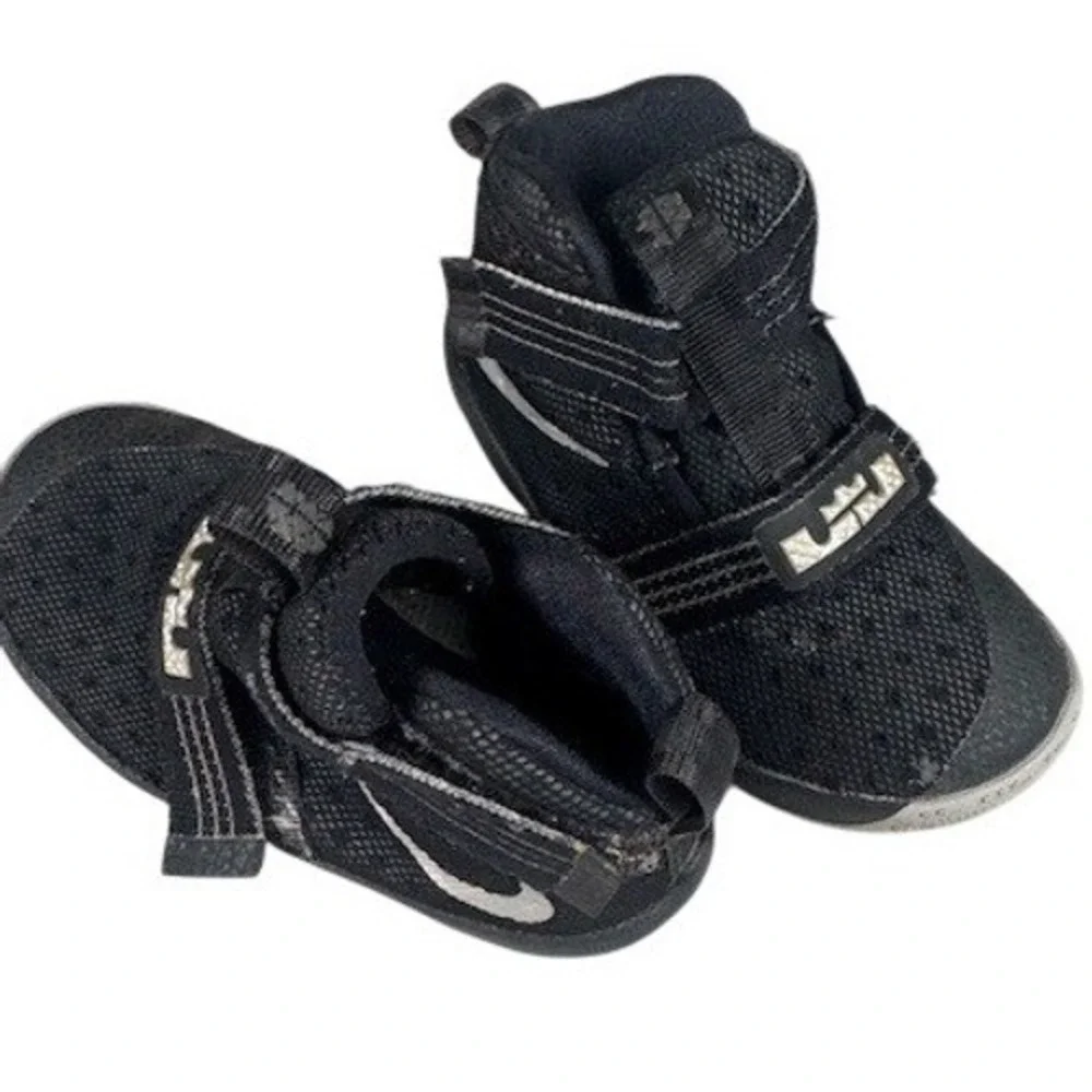LeBron Soldier 11 Nike Toddler Size 9C‎ High Top Strap Closure Basketball Shoes